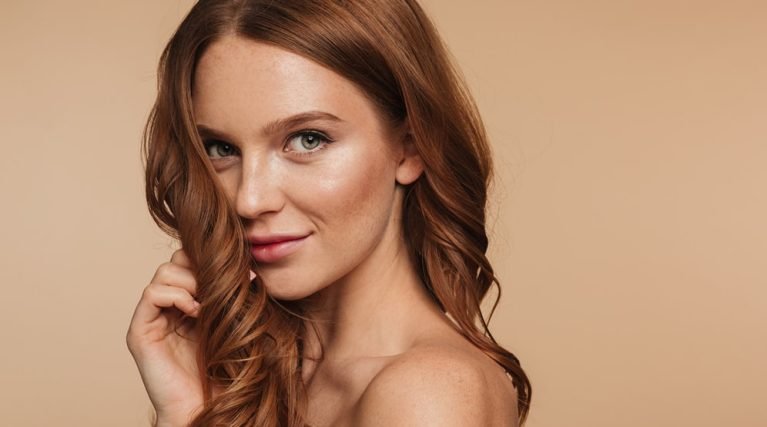 beauty-portrait-mystery-smiling-ginger-woman-with-long-hair-posing-sideways-looking-min beauty-portrait-mystery-smiling-ginger-woman-with-long-hair-posing-sideways-looking-min