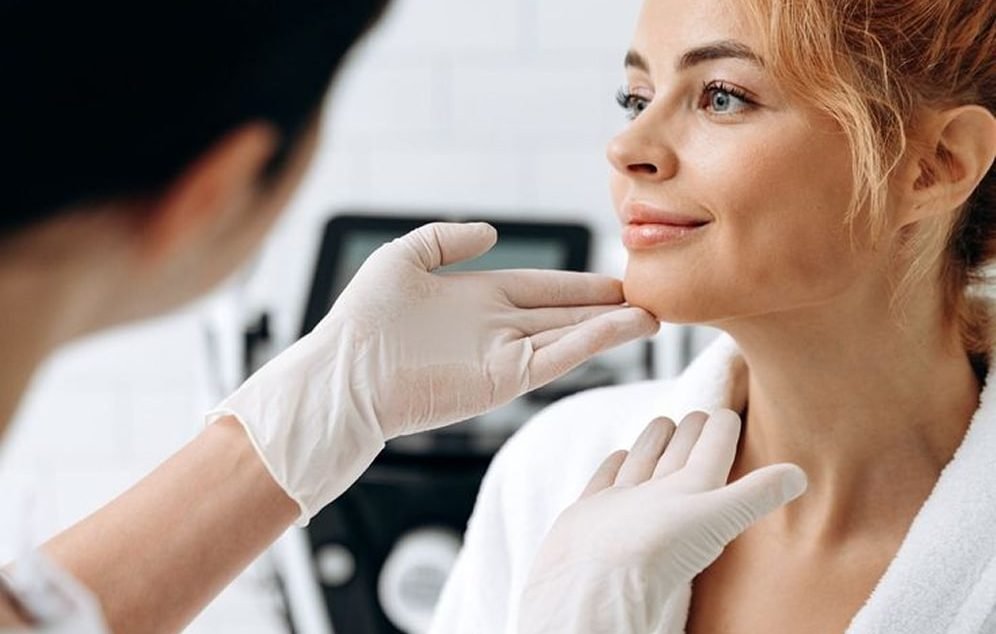 doctor with client-small-min